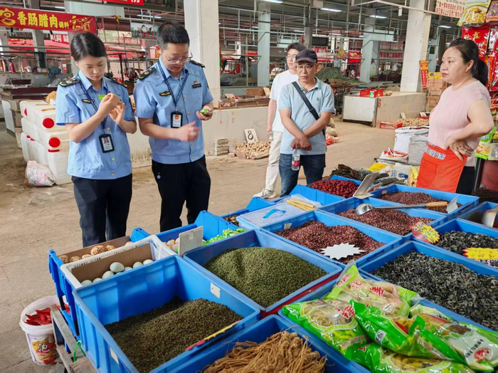 筑牢“放心吃”安全防線！成都召開農產品批發市場監管現場會