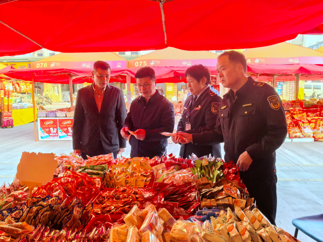 嚴監(jiān)管，護年味 柳州市場監(jiān)管筑牢食用農(nóng)產(chǎn)品批發(fā)安全防線